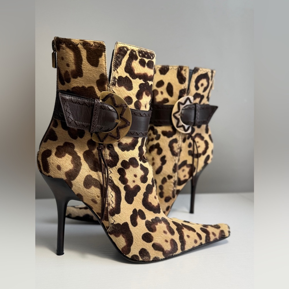 Y2K chunky vintage Casadei leopard print ponyhair heeled ankle boots size 8 B